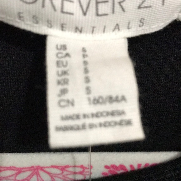 Forever 21 black pleated dress. - Picture 4 of 6